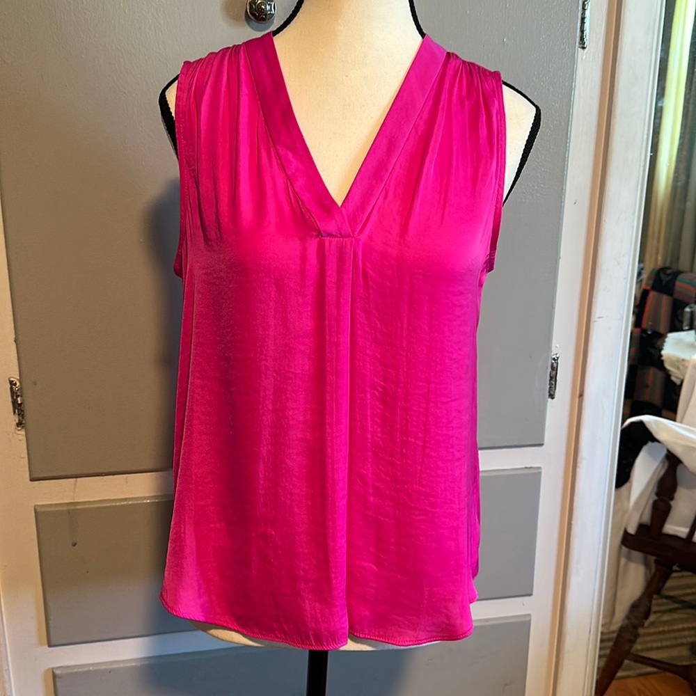 Sleeveless fusia women’s shirt